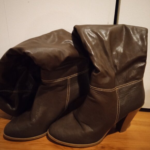 Boots - Picture 5 of 6